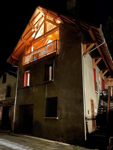 a building with a balcony on the side of it at Apartment 19 in La Salle Les Alpes
