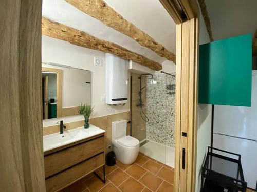 a bathroom with a sink and a toilet at Apartament2 Ca la Maru amb jacuzzi comunitari in Sant Antolí i Vilanova