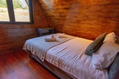 a bedroom with a bed with two towels on it at Villa Monteverde Goč in Stanišinci