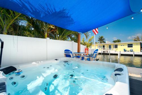Бассейн в Casa Blue Pelican. или поблизости
