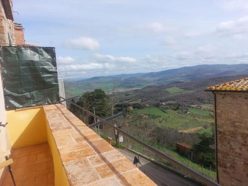 a balcony with a view of a valley at Casa alla porta con panorama in Montecastelli Pisano