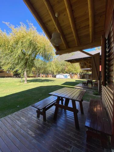Κήπος έξω από το Camping Bungalows La Borda del Pubill