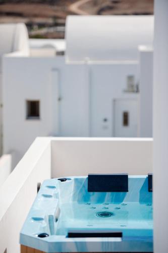 a white laboratory with a blue counter top at Eutixia Houses - Complex of 3 deluxe studios in Vóthon