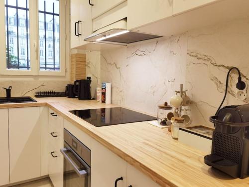 INS style 2 bdrs APT in 15arr cente 1mins to metro N15-128