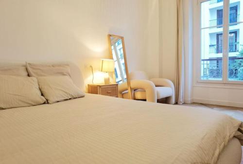 INS style 2 bdrs APT in 15arr cente 1mins to metro N15-128
