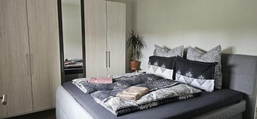 a bedroom with a bed with pillows on it at SeenSucht & Urlaubsträume, Ferienwohnung "Seestern" in Großräschen