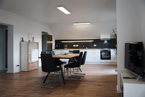 Η κουζίνα ή μικρή κουζίνα στο Ferienwohnung Saarblick Besseringen
