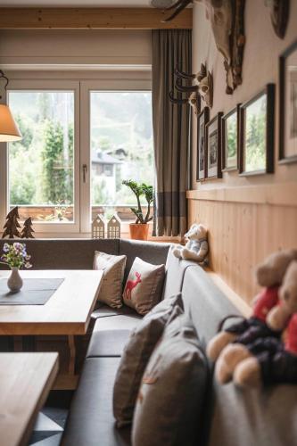 a living room with a couch and a table at Christophorus Mountain Residence in San Vigilio Di Marebbe
