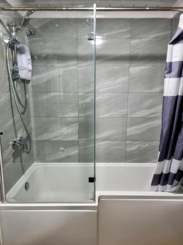 2 Bed Entire House London Zaftastic Stays Tooting photo 14