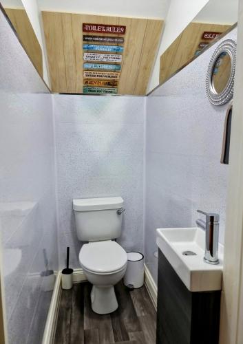 2 Bed Entire House London Zaftastic Stays Tooting photo 15