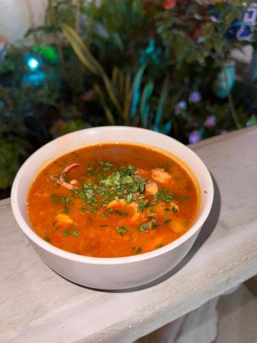 ゲストハウスの敷地内または近くでの食事または食べ物