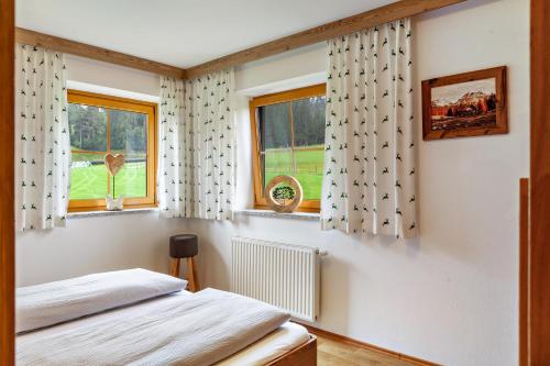 Postel nebo postele na pokoji v ubytování Ferienwohnung Haus Unterrain