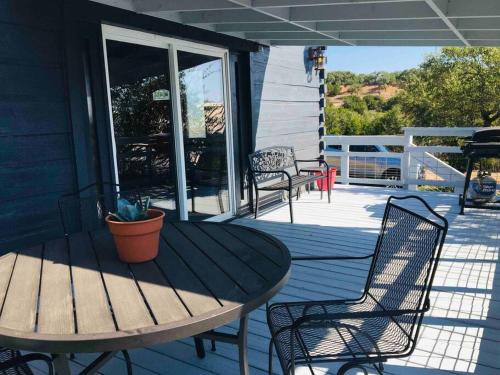 a patio with a table and chairs on a porch at Longhorn Cabin near Hidden Falls with View in Smithwick