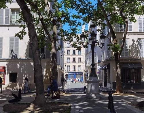Top roof view studio with elevator 1mn St Germain