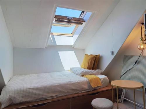 Top roof view studio with elevator 1mn St Germain