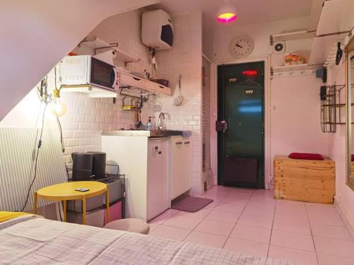 Top roof view studio with elevator 1mn St Germain