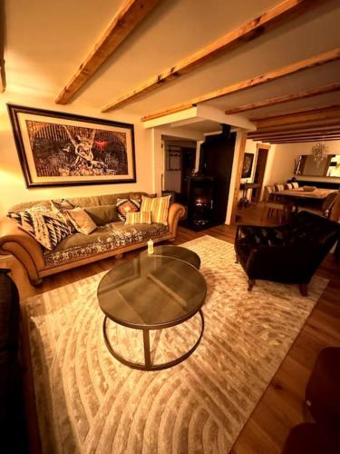 Chalet AlpinLux in Beatenbergにあるシーティングエリア