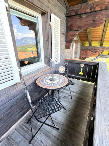 Chalet AlpinLux in Beatenbergにあるシーティングエリア