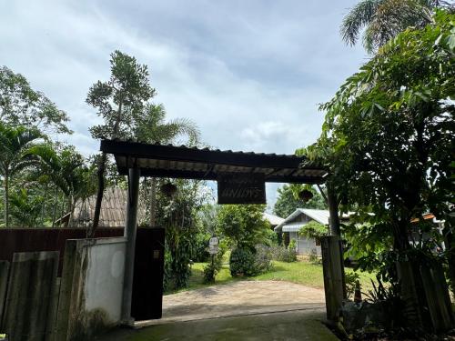 an entrance to a house with a gate at บ้านสวนแม่แพร-Baan Suan Mae Pair in Mae Taeng