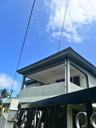 Un balcón o terraza en OneLove Apartment-La Gaulette