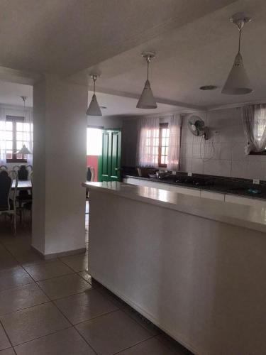 Dapur atau dapur kecil di Chácara Masi Ibiuna