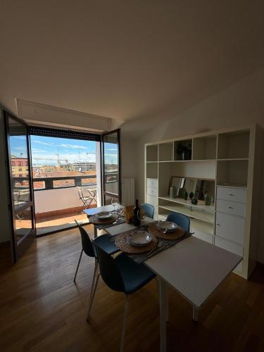 Appartamento Isola- Attico con Balcone