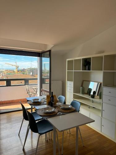 Appartamento Isola- Attico con Balcone