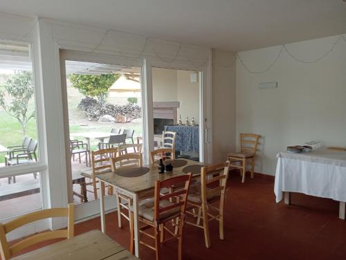 a dining room with a table and chairs and a window at Casa di Palaia in Strada