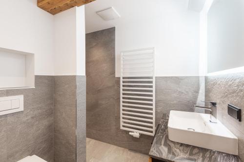 Ένα μπάνιο στο Ferienlodge Edelstein