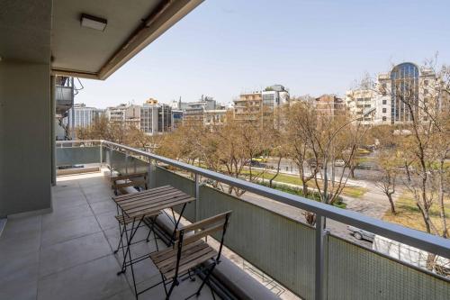 Central 3bdr 3bth apt with big terrace & fast wifi