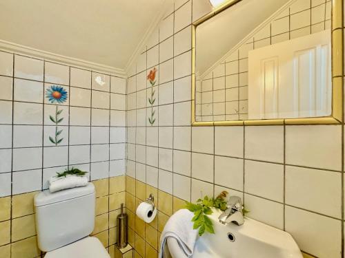 Kúpeľňa v ubytovaní Casa Dolce with private plunge pool by DadoVillas