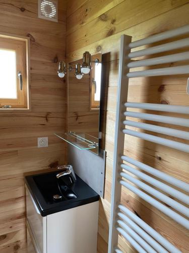 Kuchyň nebo kuchyňský kout v ubytování Camping le Montbartoux