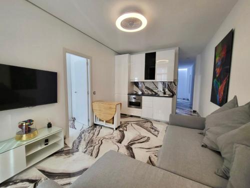 2 Bedrooms Flat + Balcony + Parking at Las Canteras Beach