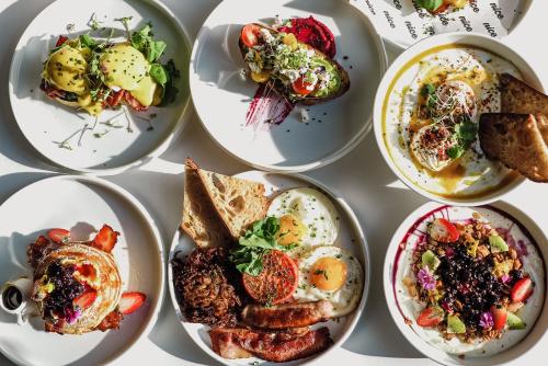 Jídlo v hotelu nebo okolí