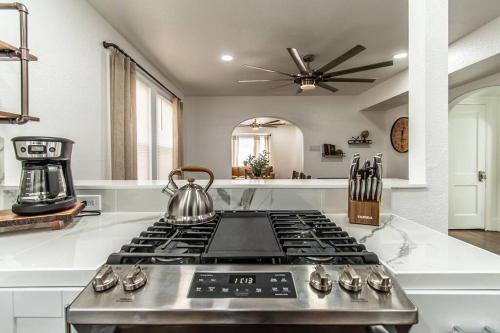 Dapur atau dapur kecil di Tranquil Terrace - Duplex #1