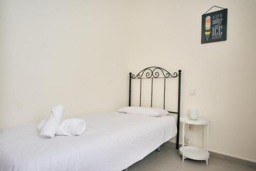 Work & Pet friendly Urban Home next to the Beach
