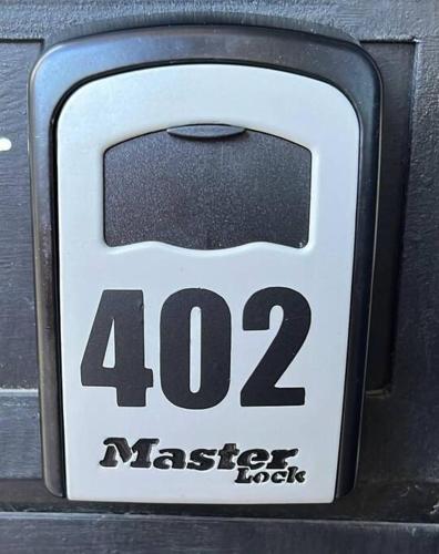 a close up of a parking meter with a faster clock at 402PP Nuevo y Moderno in Vallecito