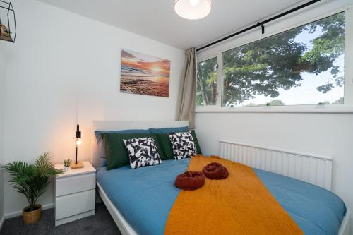 Ένα ή περισσότερα κρεβάτια σε δωμάτιο στο Spacious - 3 Bed - Free Parking
