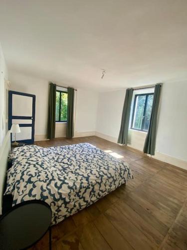 Ένα ή περισσότερα κρεβάτια σε δωμάτιο στο Les Fayes House