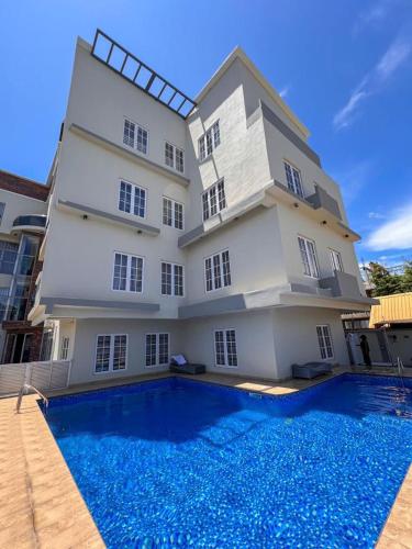 Πισίνα στο ή κοντά στο 3bedroom luxury apartment with pool, snooker, ps5 in lekki phase 1