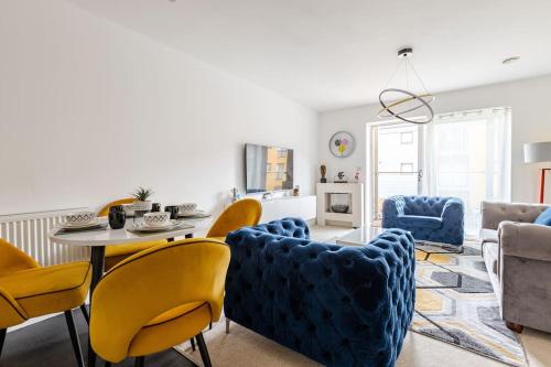 a living room with a table and yellow chairs at Stunning Station Apartment with free Parking in Kent