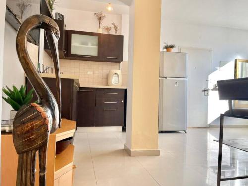Η κουζίνα ή μικρή κουζίνα στο Urban Oasis Apartments l Prime Location Tel Aviv l By Bookiz