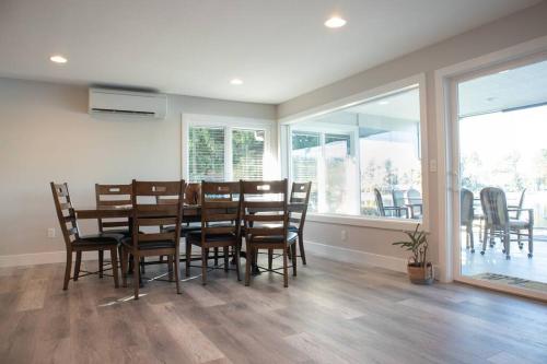 Χώρος καθιστικού στο Lakefront House 4300sqft With Private Dock