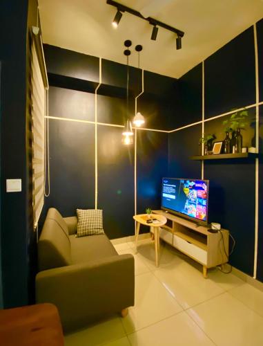Μια τηλεόραση ή/και κέντρο ψυχαγωγίας στο Studio at Mesahill Nilai by D'KAY HOMES with Mall, near USIM KLIA