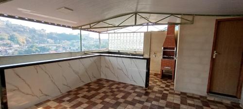a kitchen with a large window in a room at Casa para temporada in Ouro Preto