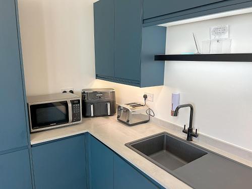 City Centre - Sleeps 4 & Free Parking photo 11