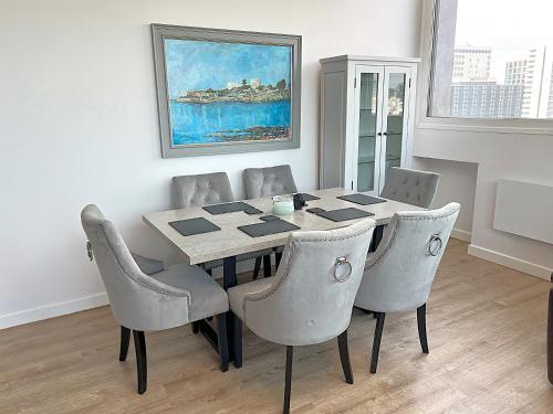 City Centre - Sleeps 4 & Free Parking photo 24