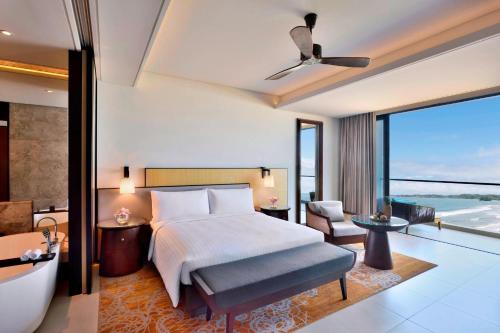 Postel nebo postele na pokoji v ubytování Weligama Bay Marriott Resort & Spa