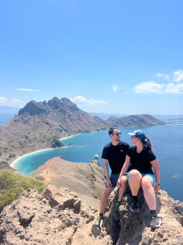 a man and a woman sitting on top of a mountain at Jhuna Komodo Homestay in Komodo