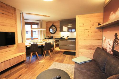 a living room with a couch and a kitchen at Dorfplatzl in Ischgl